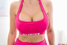 Воспитан на сиськах и мокрой киске