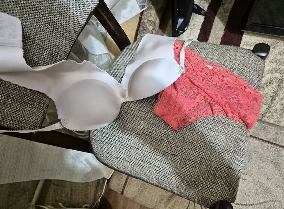 Трусики и лифчик